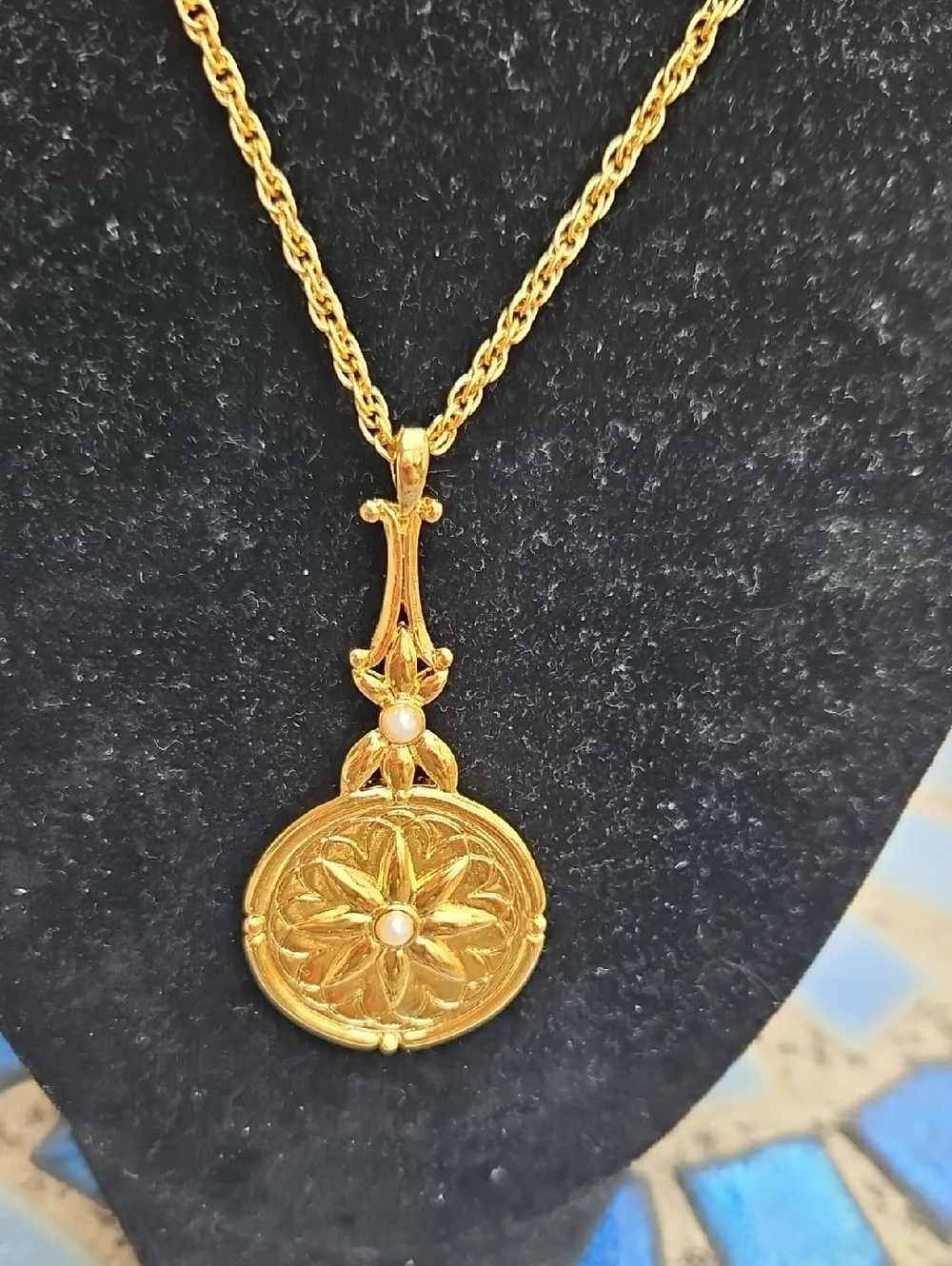 Goldtone Flower Faux Pearl Mirror Necklace - Picture 1 of 4